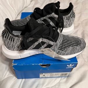 Adidas tenis shoes black